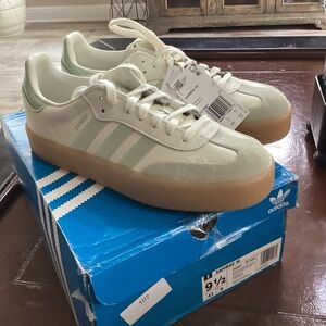Adidas Samba Women Shoes - sz 9.5 Off White and Green